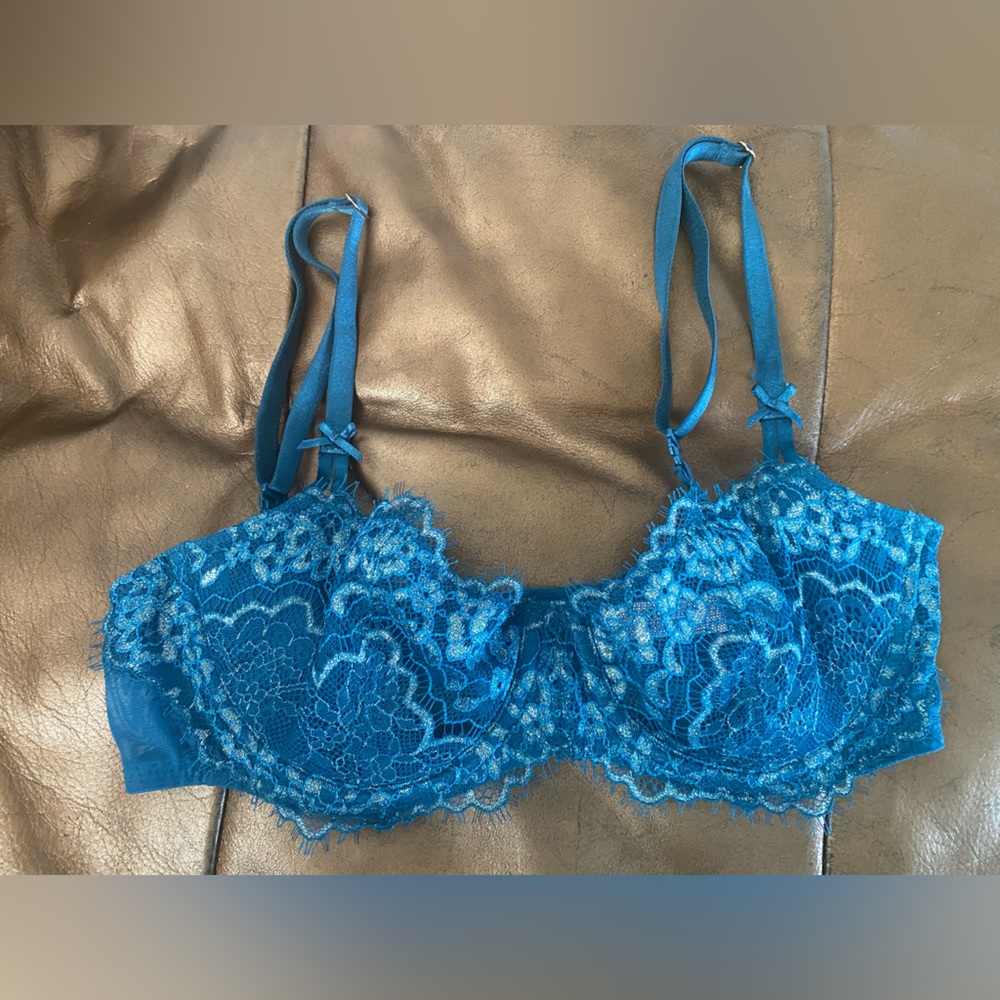 Victoria’s Secret 32C bra push-up without padding (Dream Angel)